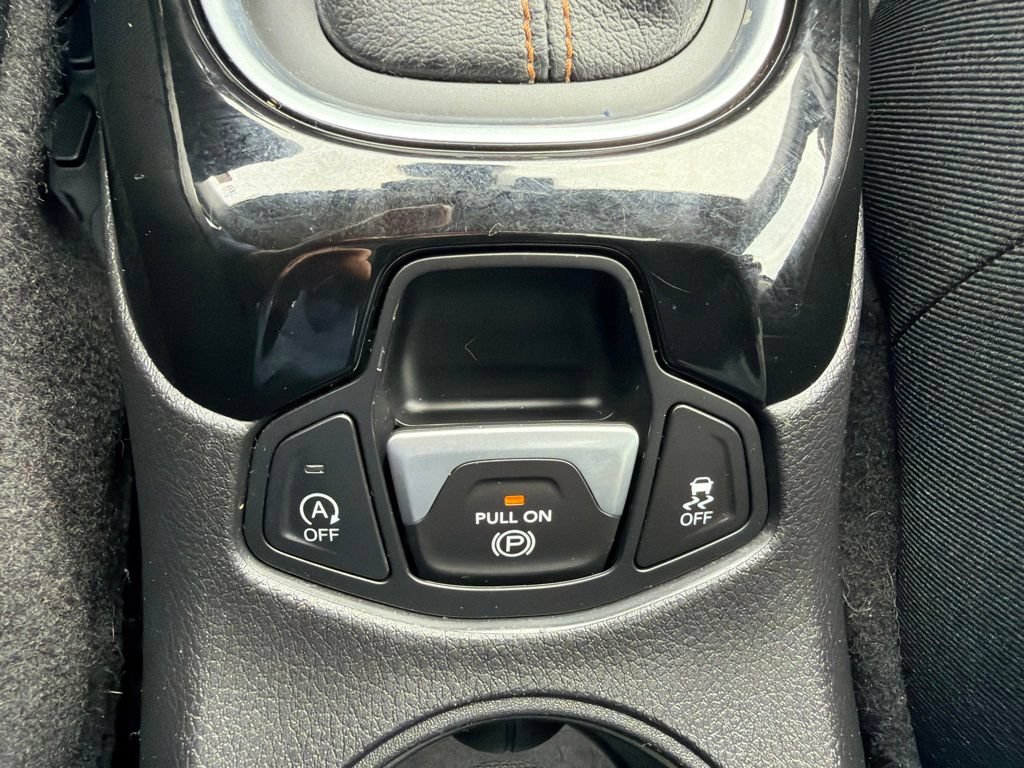 Used 2018 Jeep Compass Limited w/ Navigation Group AWD/4WD image 28