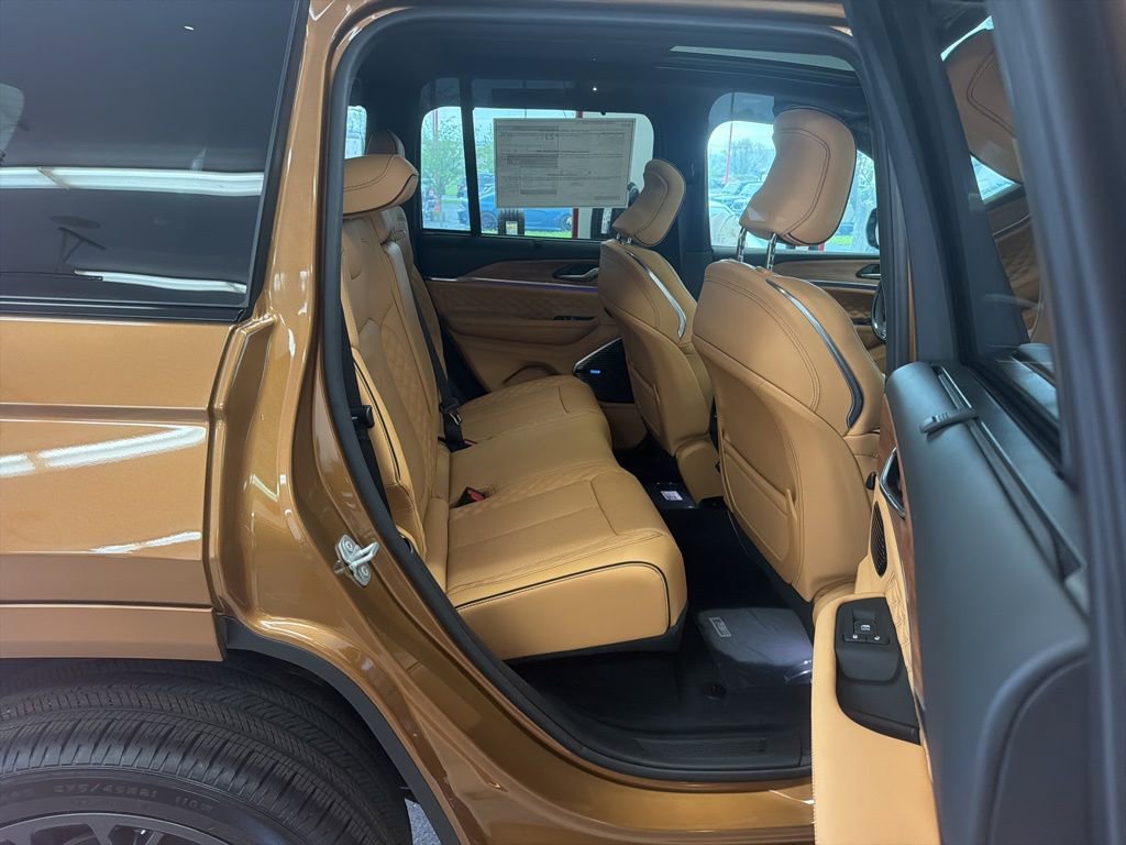 New 2026 Jeep Grand Cherokee Summit AWD/4WD image 31