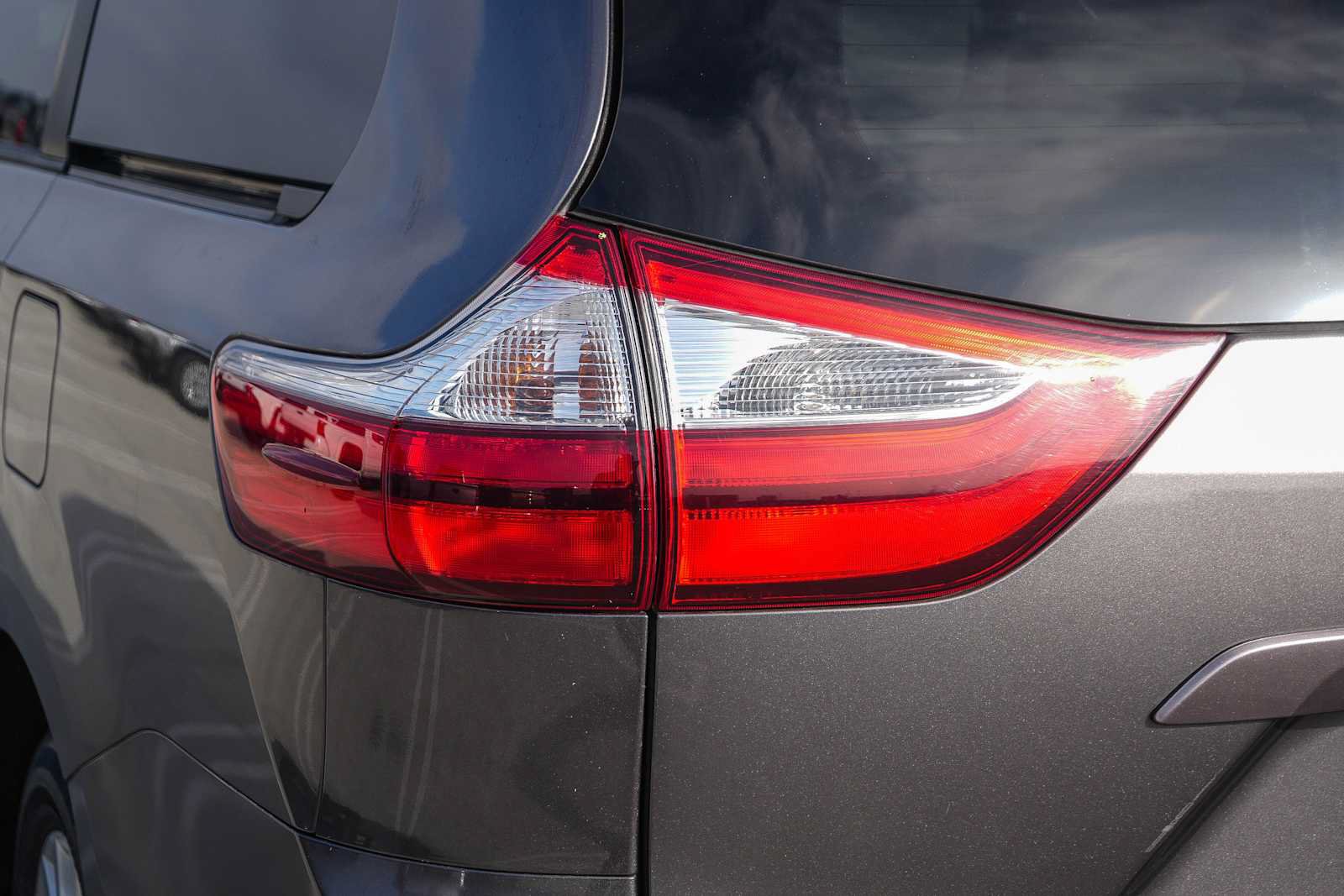 Used 2017 Toyota Sienna XLE w/ XLE Navigation Package FWD image 9