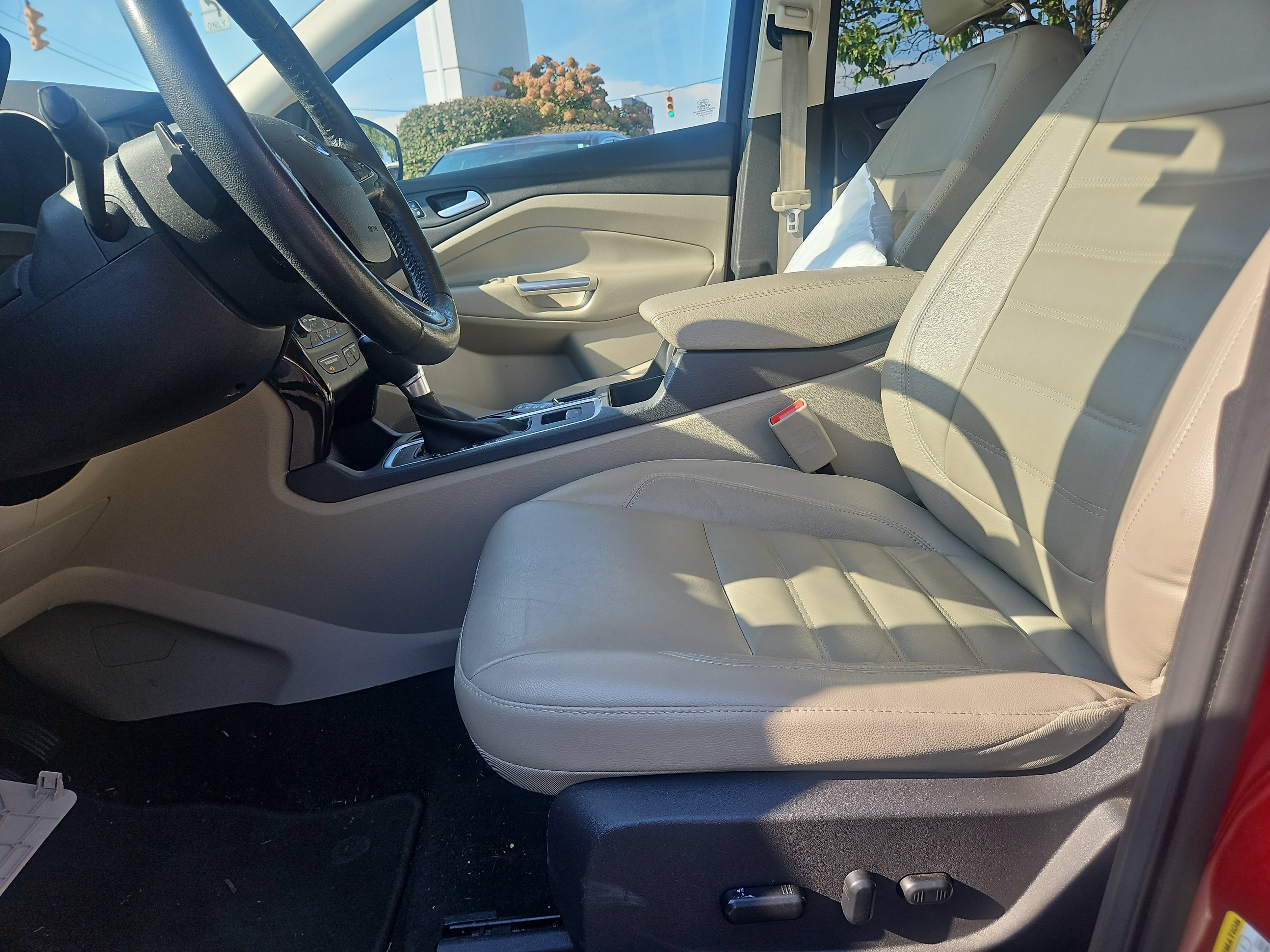 Used 2017 Ford Escape Titanium FWD image 3