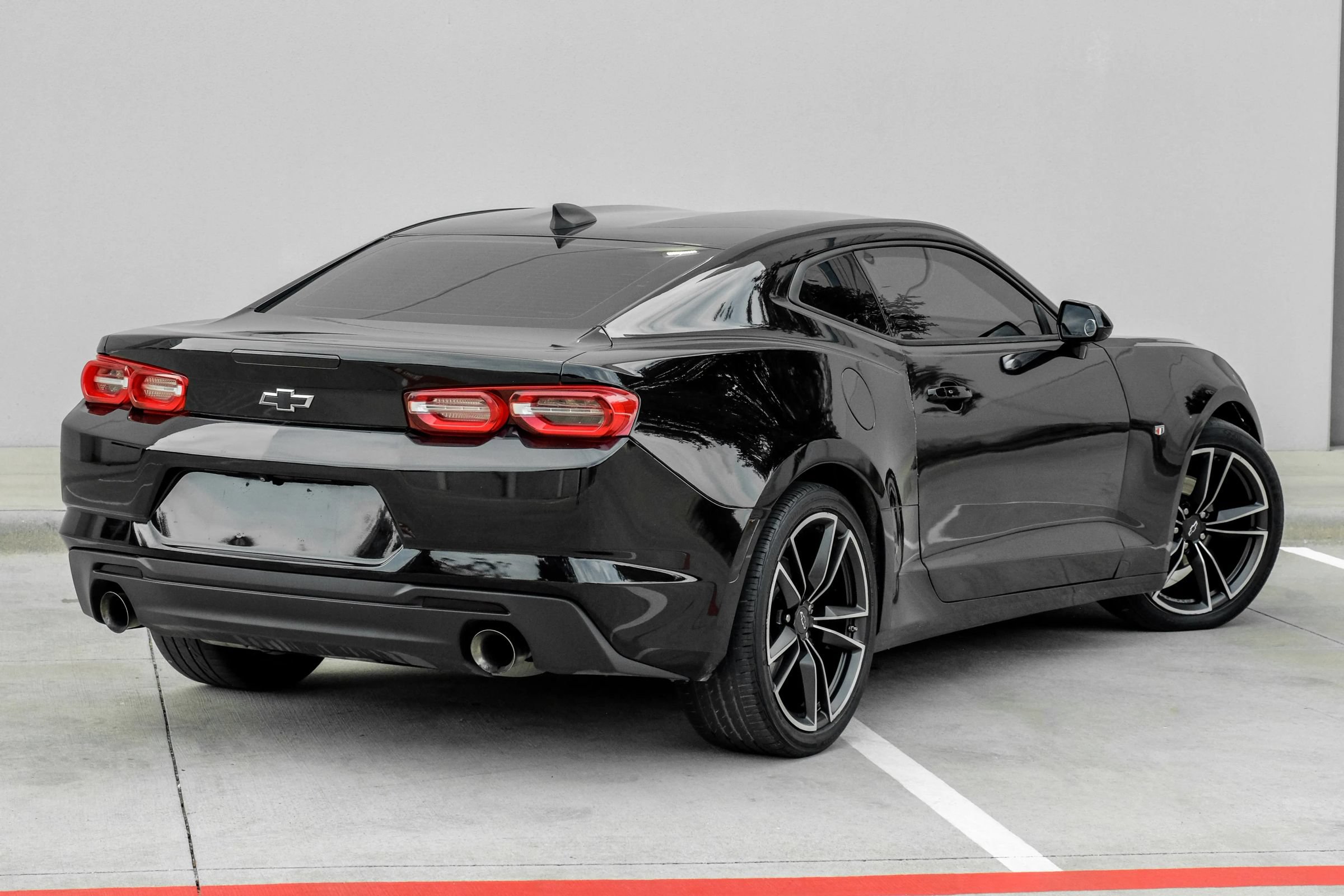 Used 2019 Chevrolet Camaro LT RWD image 4