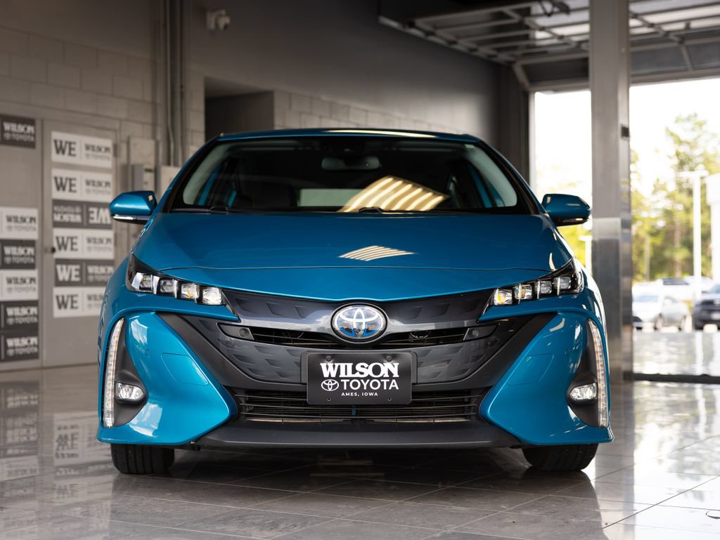 Used 2020 Toyota Prius Prime Limited FWD image 3
