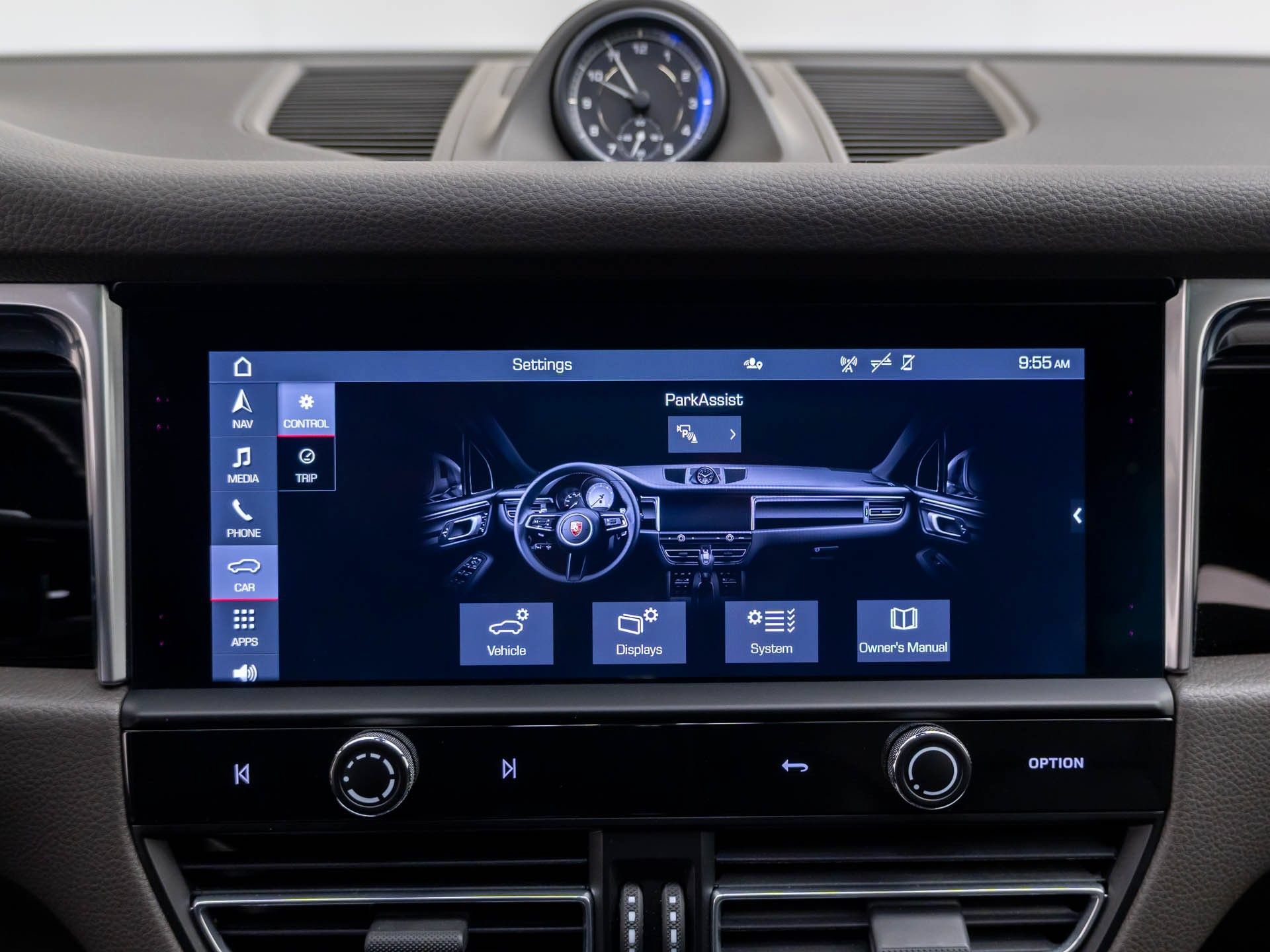 Certified 2023 Porsche Macan AWD/4WD image 28
