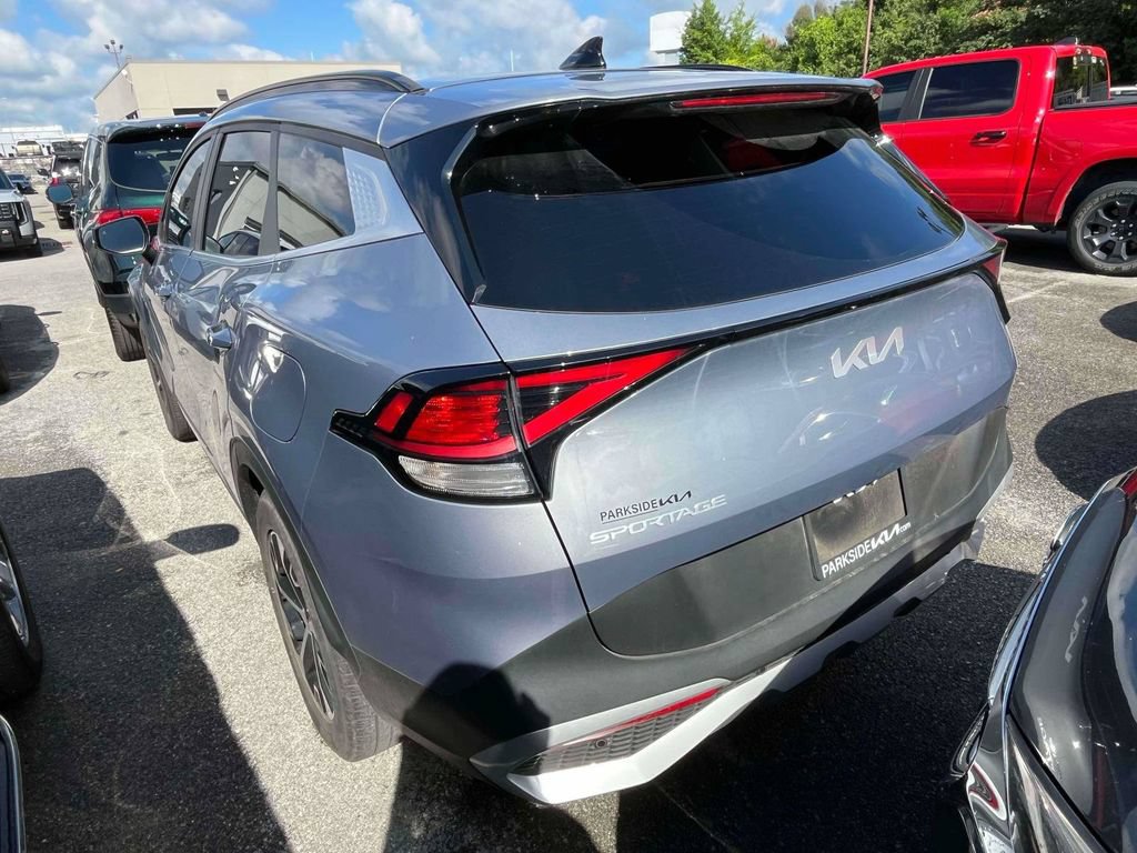 Used 2025 Kia Sportage EX w/ Premium Package FWD image 3