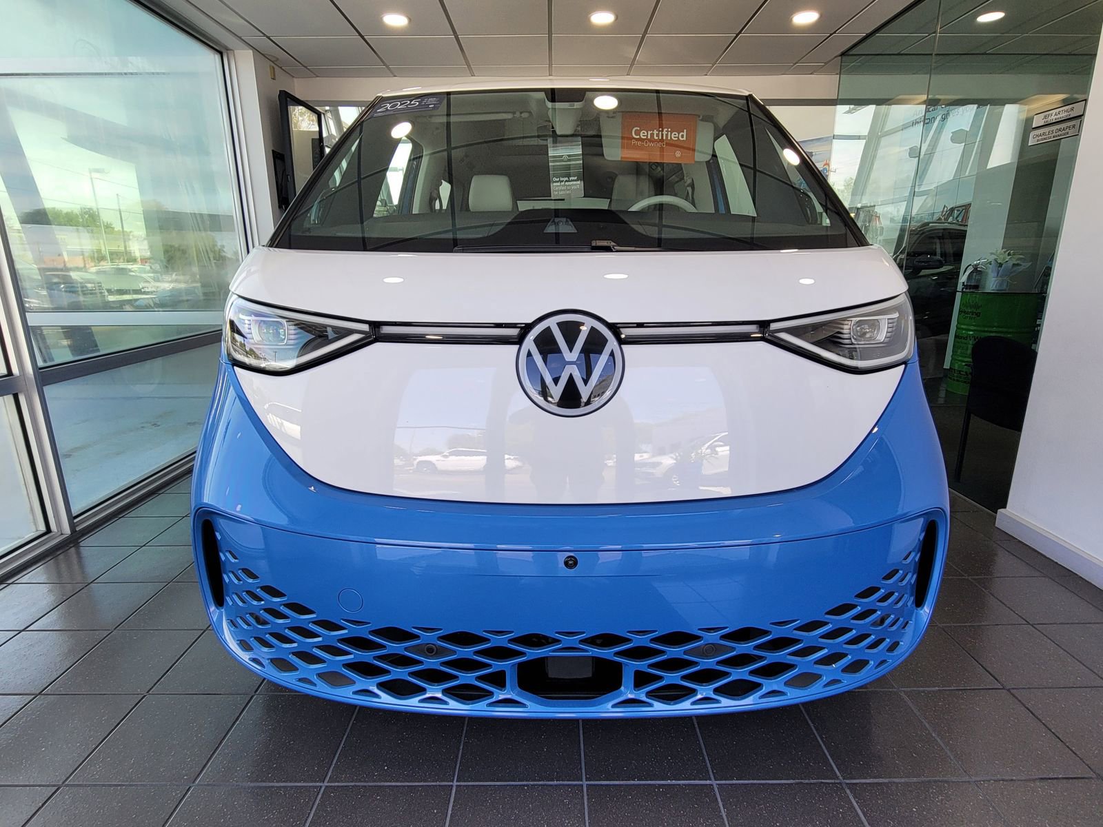 Used 2025 Volkswagen ID. Buzz 1st Edition image 3