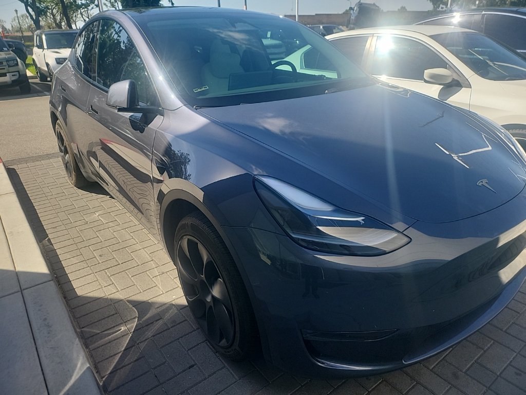 Used 2023 Tesla Model Y Long Range AWD/4WD image 3