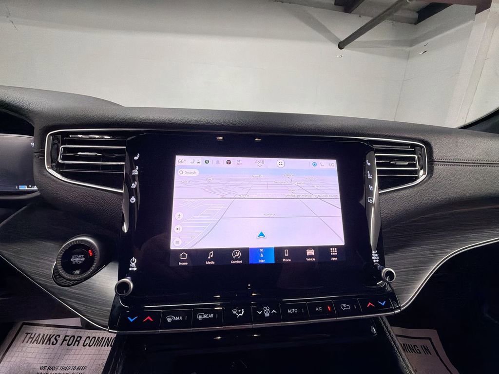 Used 2024 Jeep Wagoneer L Series II image 14