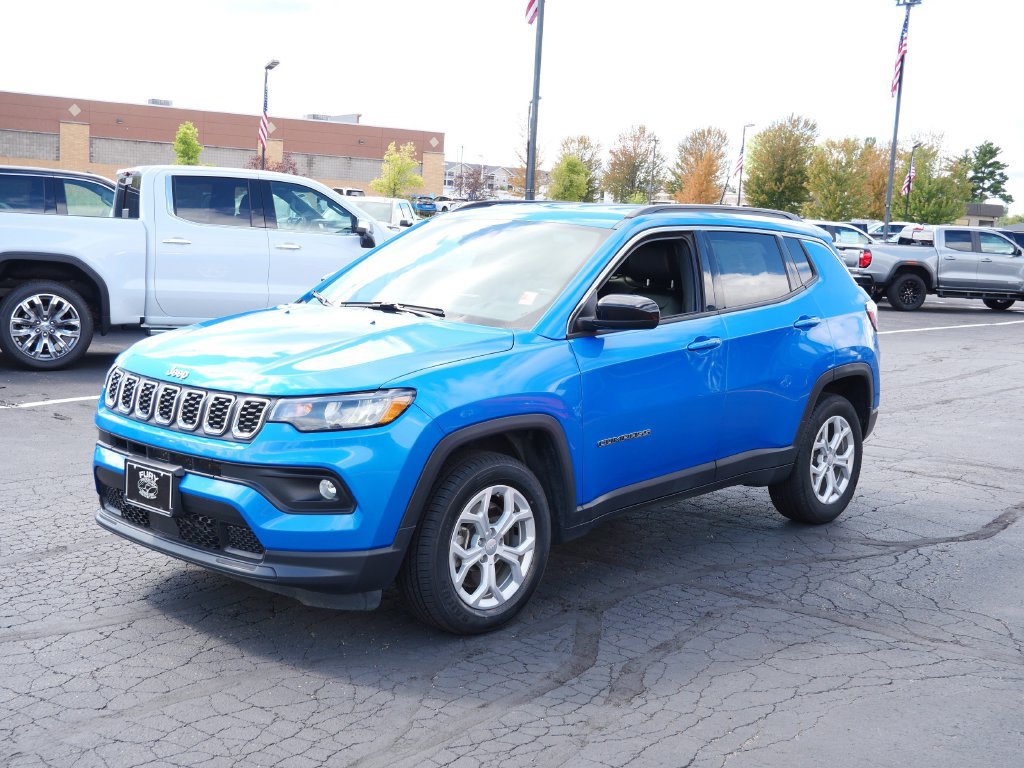 Used 2024 Jeep Compass Latitude AWD/4WD image 5