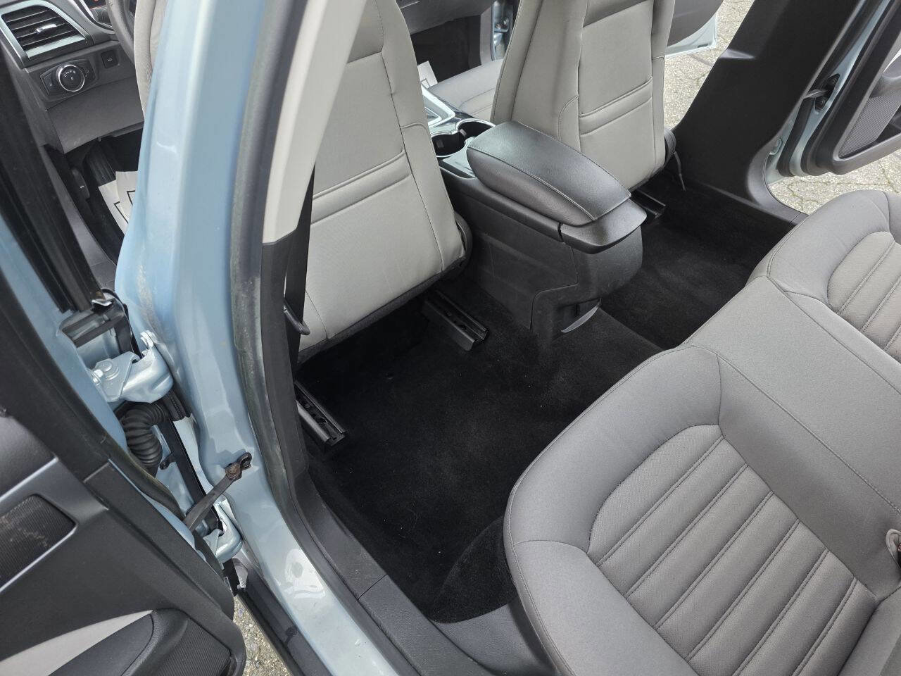 Used 2014 Ford Fusion S image 40