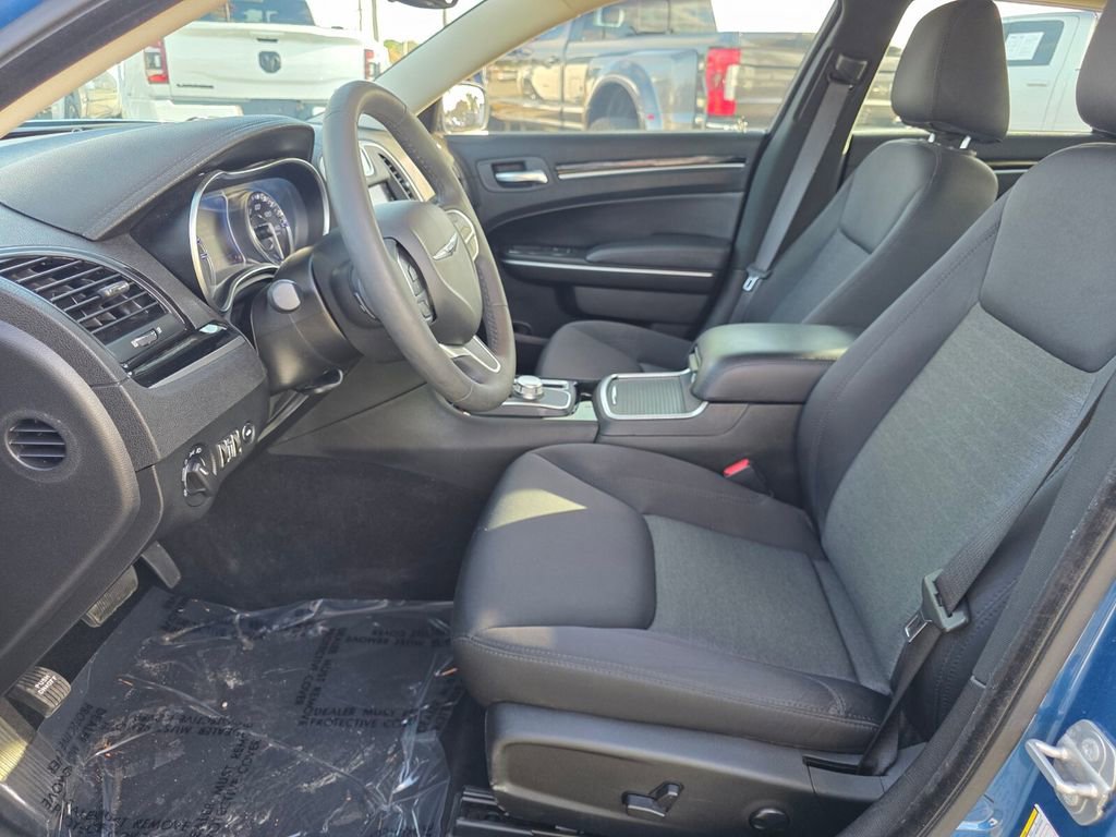 Used 2023 Chrysler 300 Touring w/ Sport Appearance Package image 21