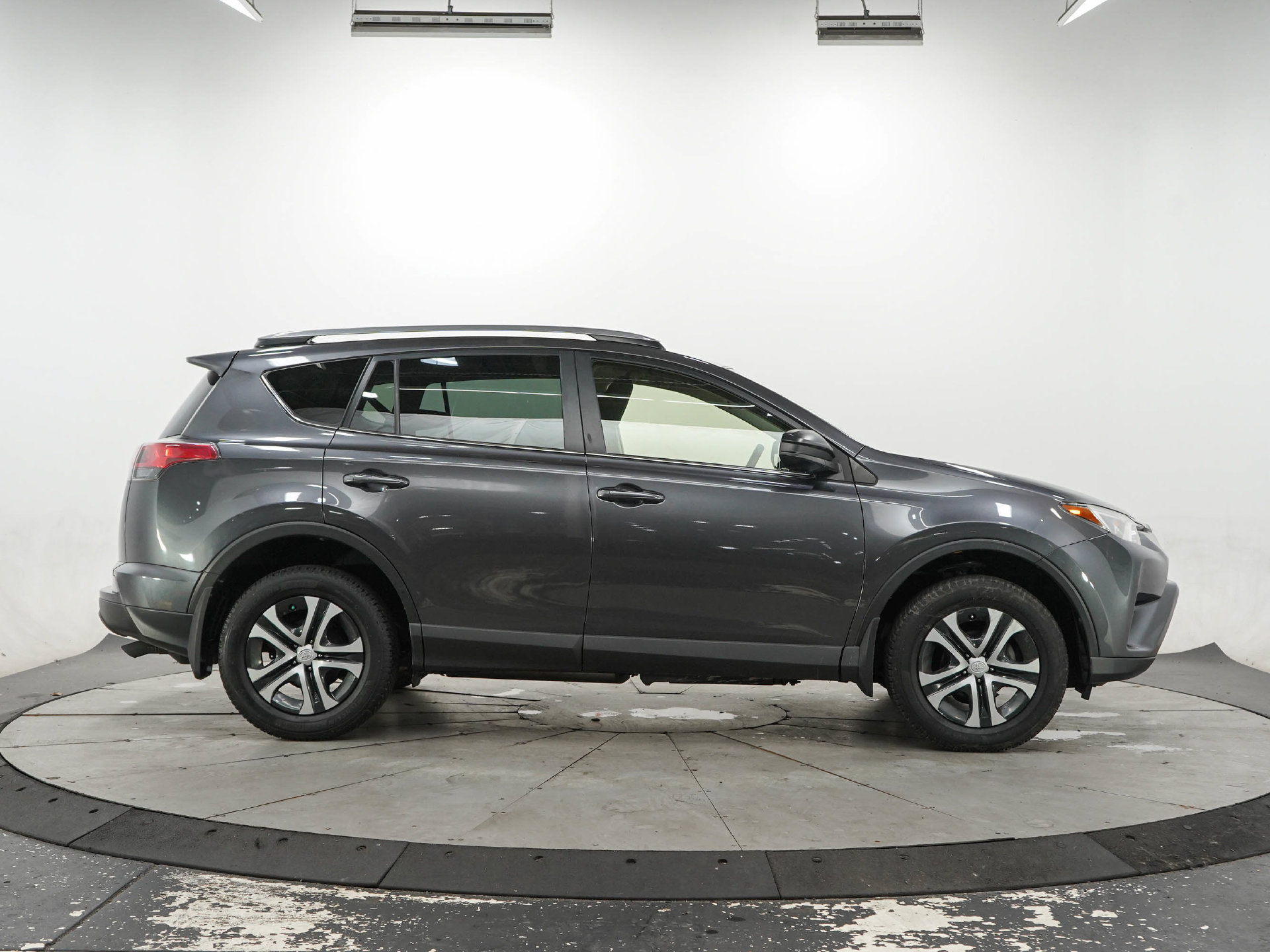 Used 2018 Toyota RAV4 LE w/ All Weather Liner Package AWD/4WD image 6