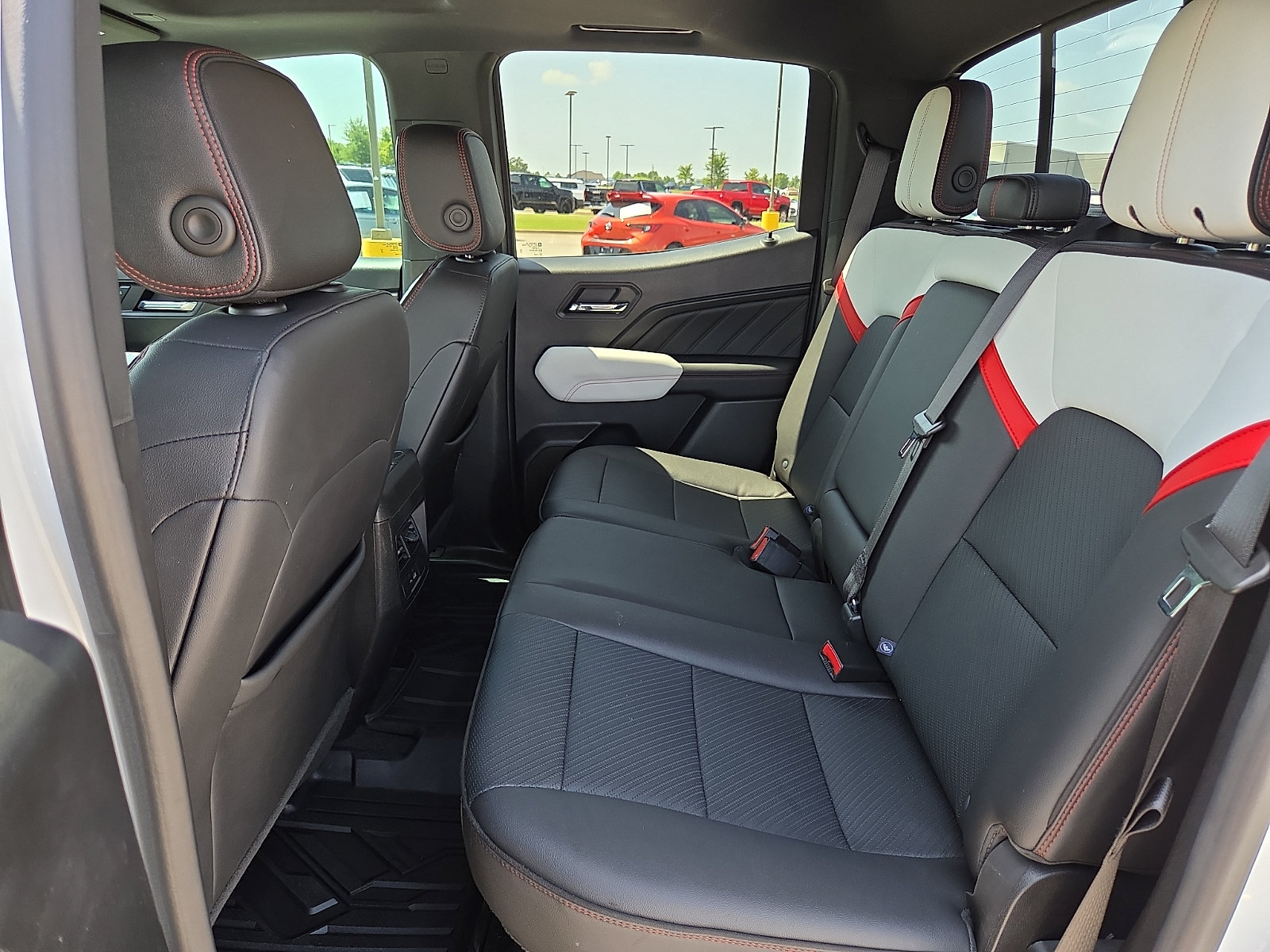 Used 2023 GMC Canyon AT4X AWD/4WD image 10