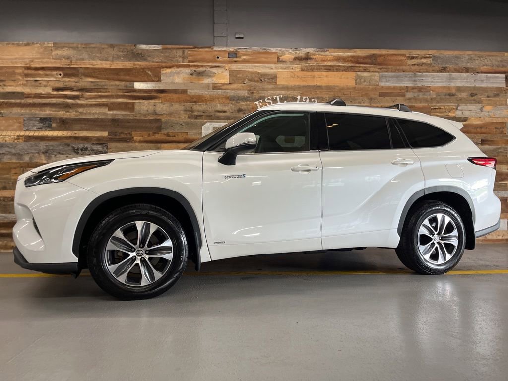Used 2021 Toyota Highlander XLE AWD/4WD image 15