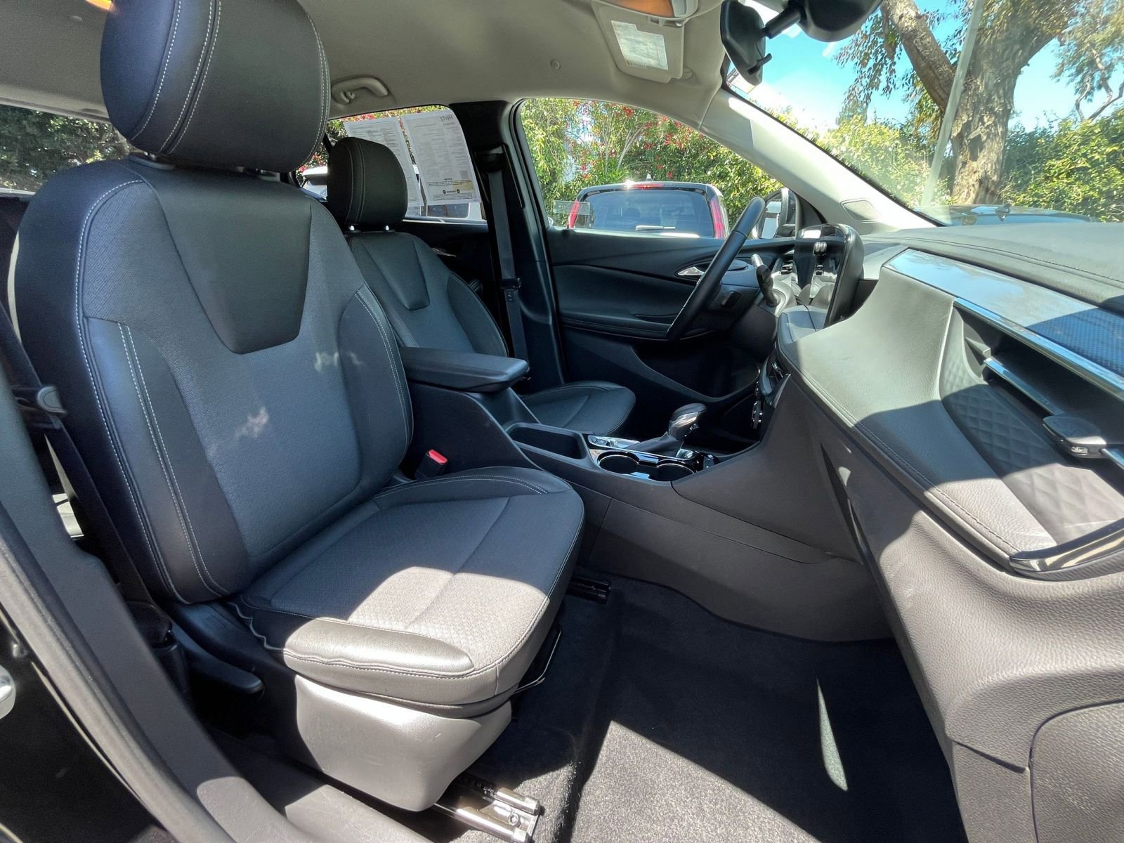 Used 2025 Buick Encore GX Preferred FWD image 35