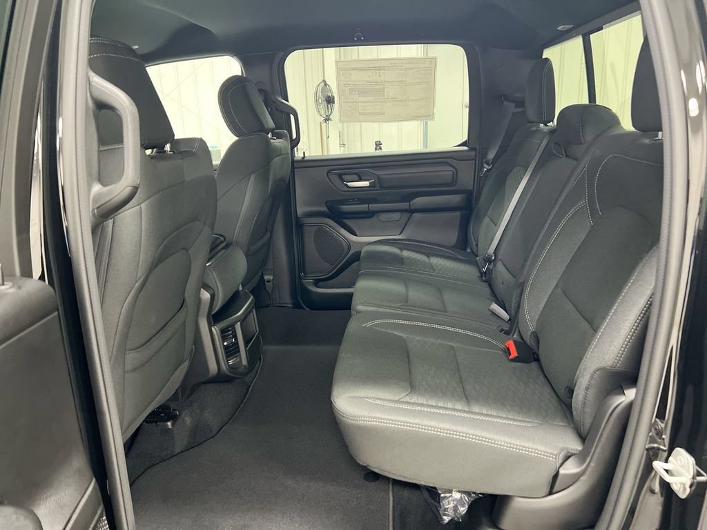 New 2026 RAM 1500 Express AWD/4WD image 22