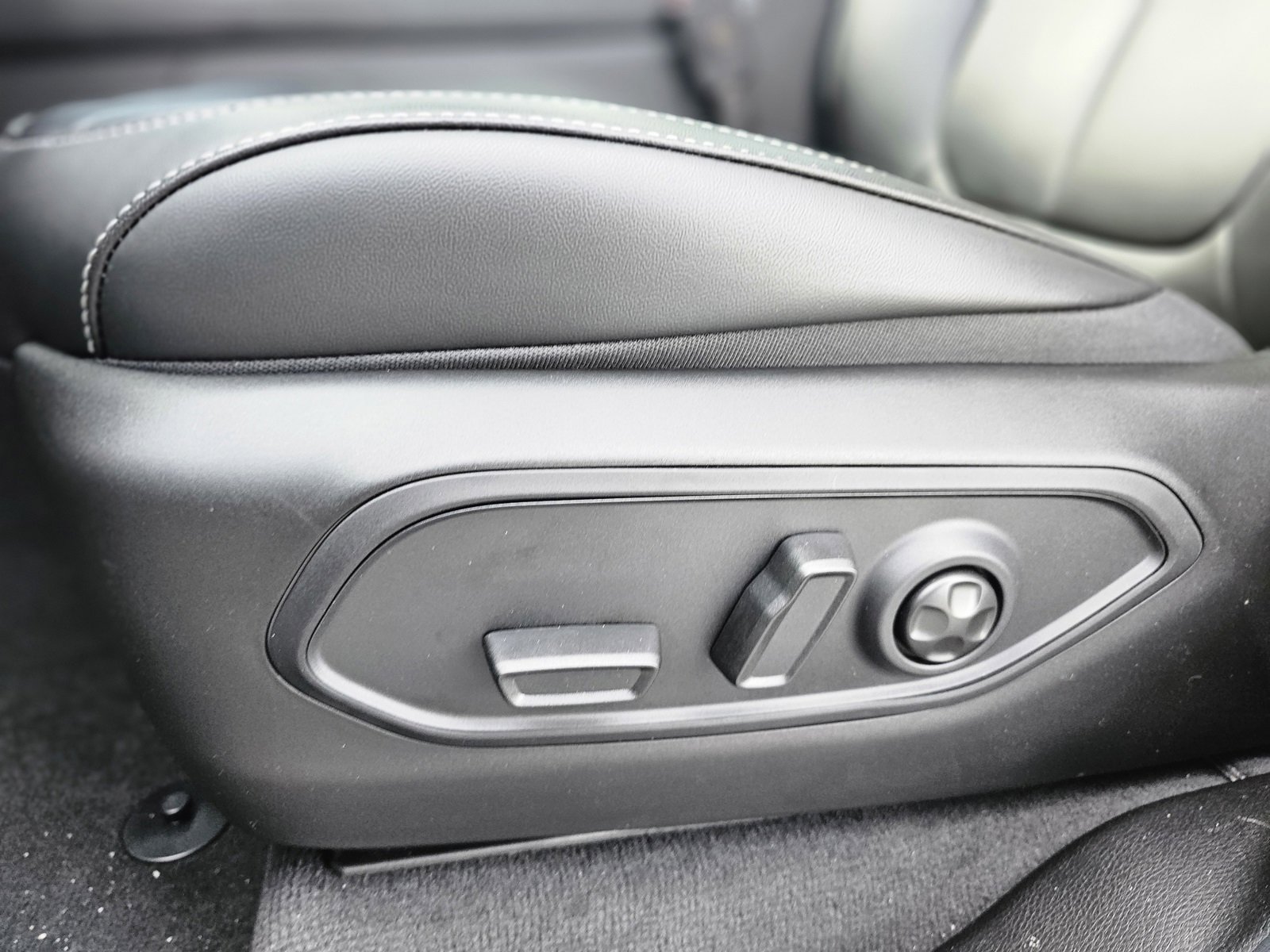 New 2025 Jeep Grand Cherokee Limited image 22