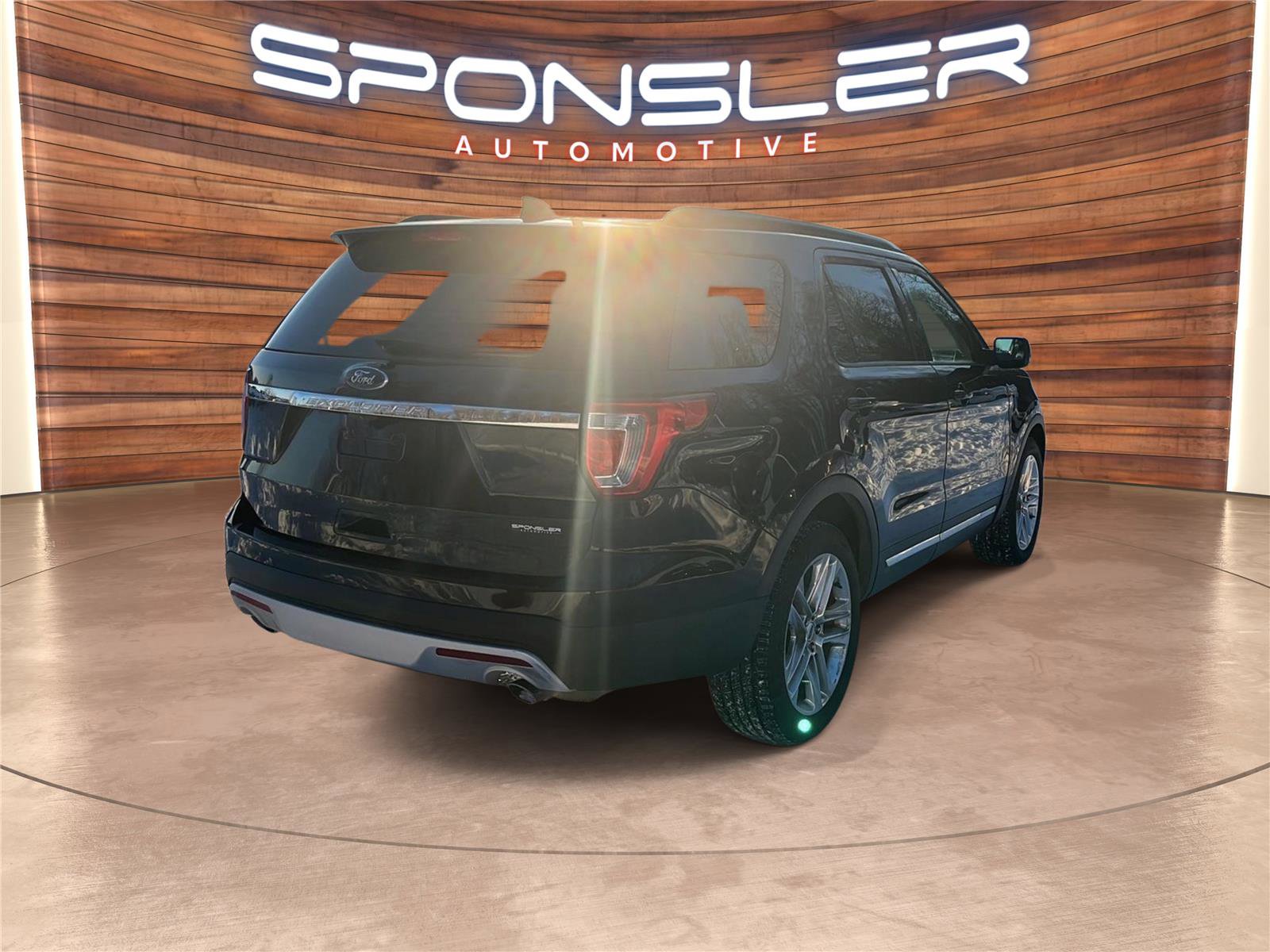 Used 2016 Ford Explorer XLT w/ Equipment Group 202A image 7