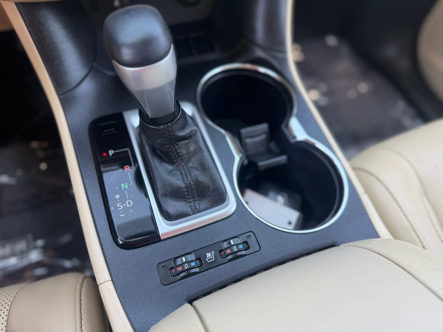 Used 2016 Toyota Highlander Limited image 25