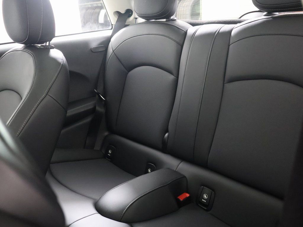 Used 2020 MINI Cooper 2-Door Hardtop w/ Storage Package image 20