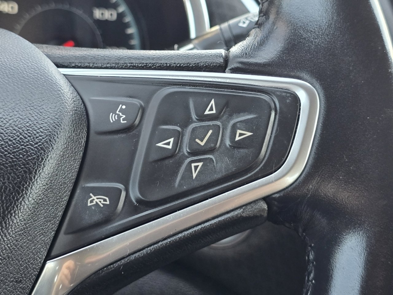 Used 2018 Chevrolet Malibu LT w/ Sport Package FWD image 29