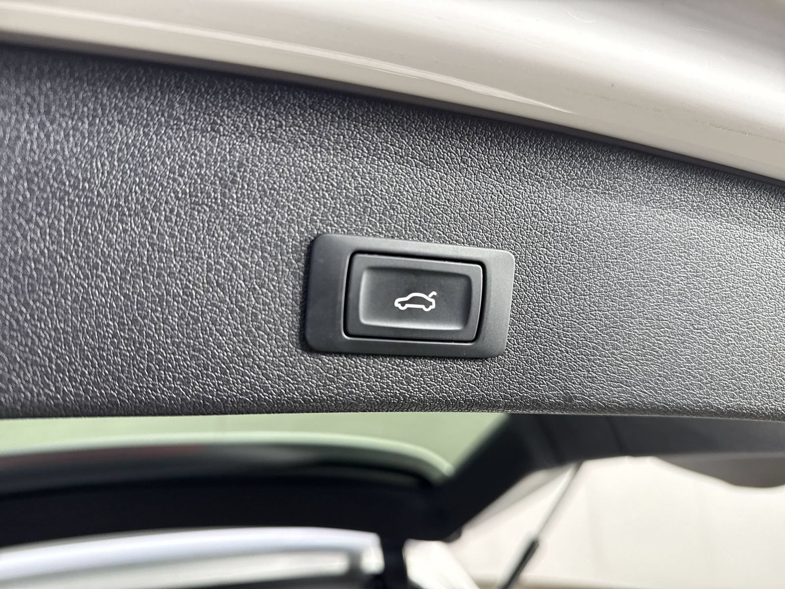 Used 2017 Audi Q5 2.0T Premium Plus w/ Technology Package AWD/4WD image 34