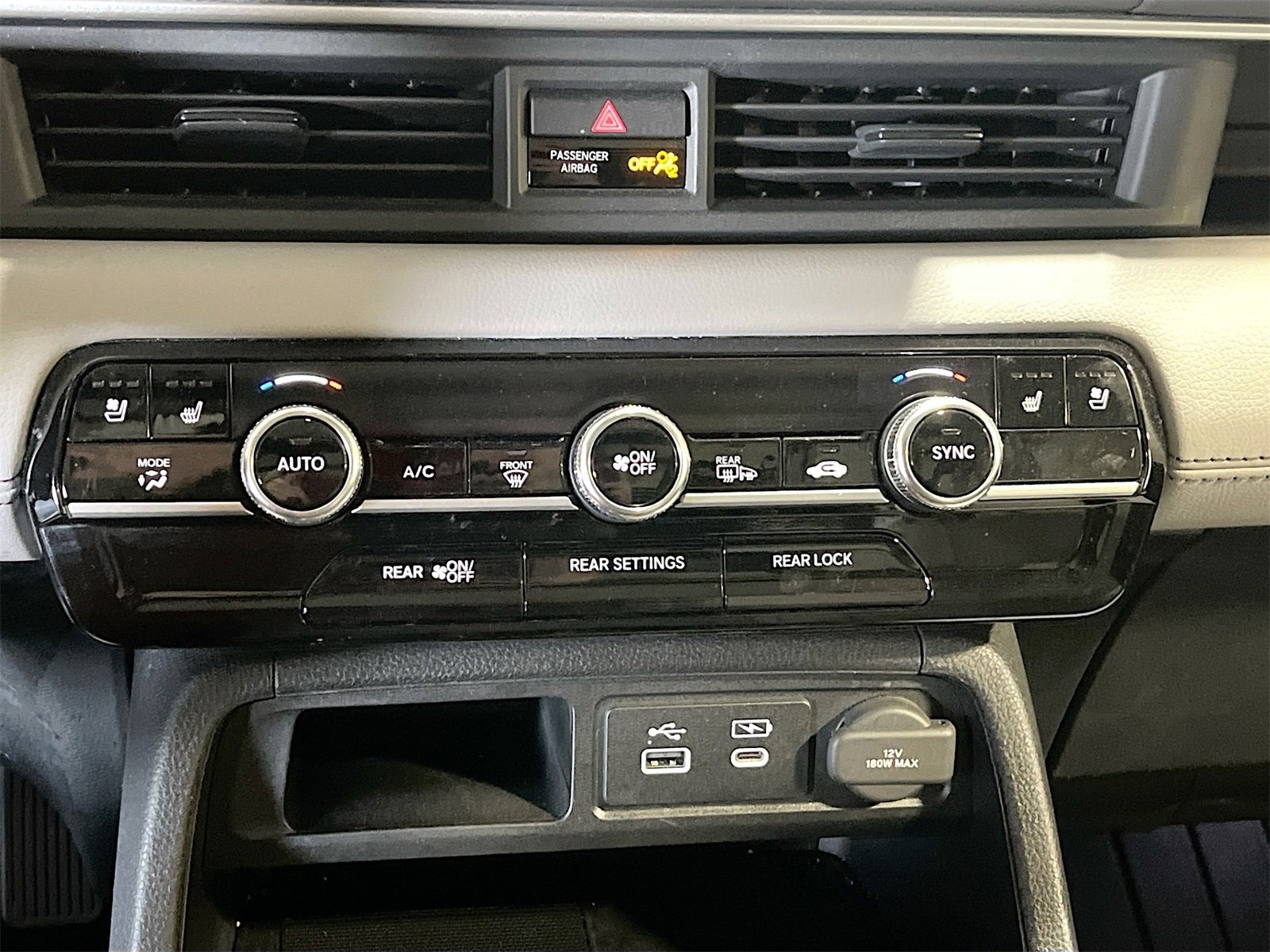 Used 2024 Honda Pilot Elite image 16