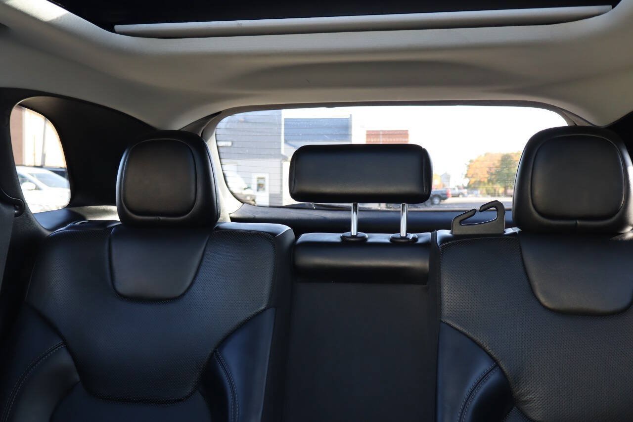 Used 2019 Jeep Cherokee Limited AWD/4WD image 16