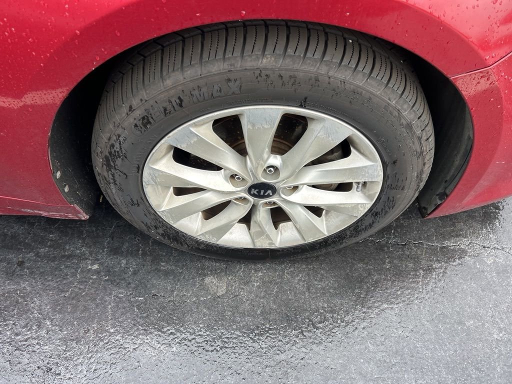 Used 2018 Kia Optima S w/ Panoramic Sunroof Package image 2