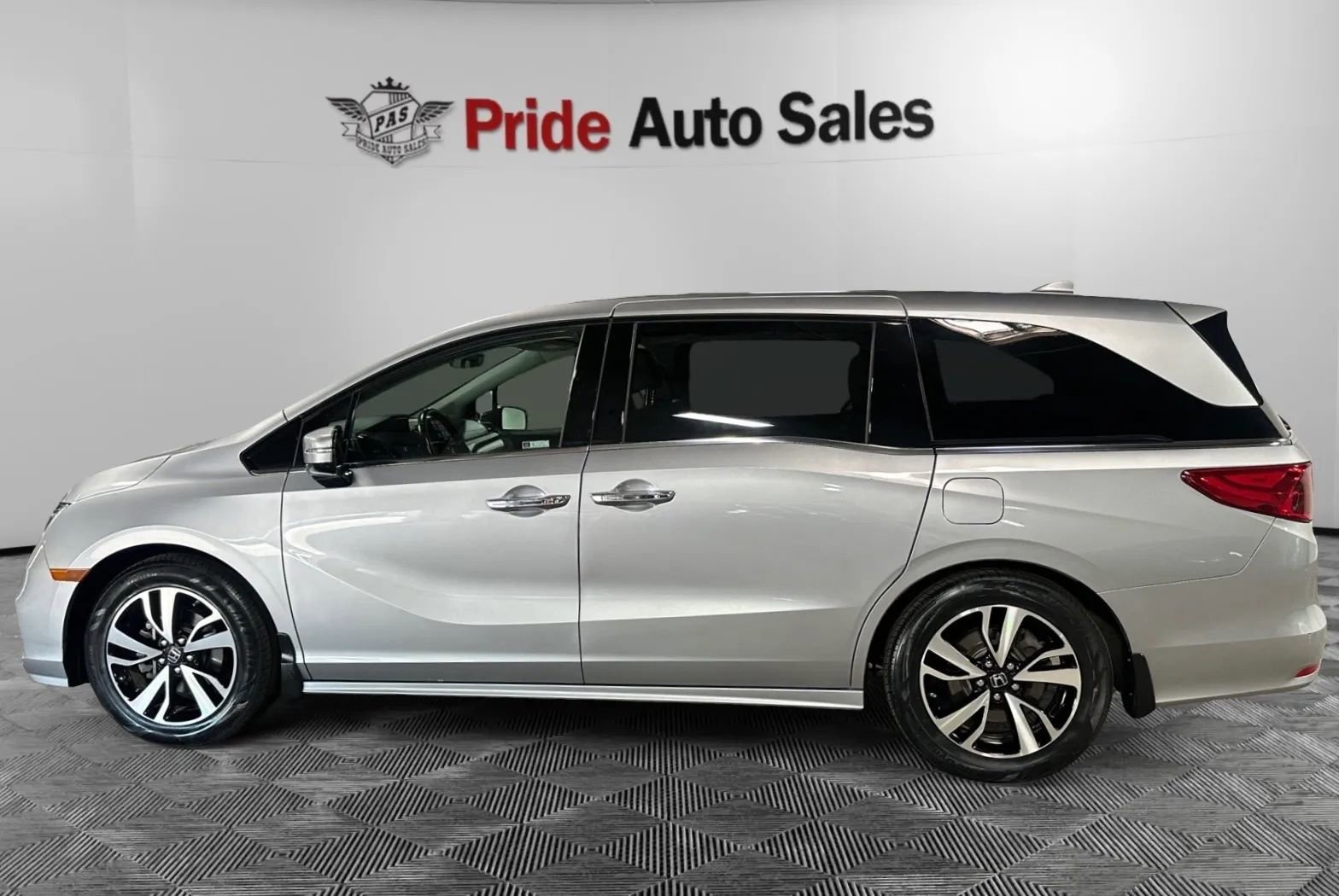 Used 2019 Honda Odyssey Elite image 4