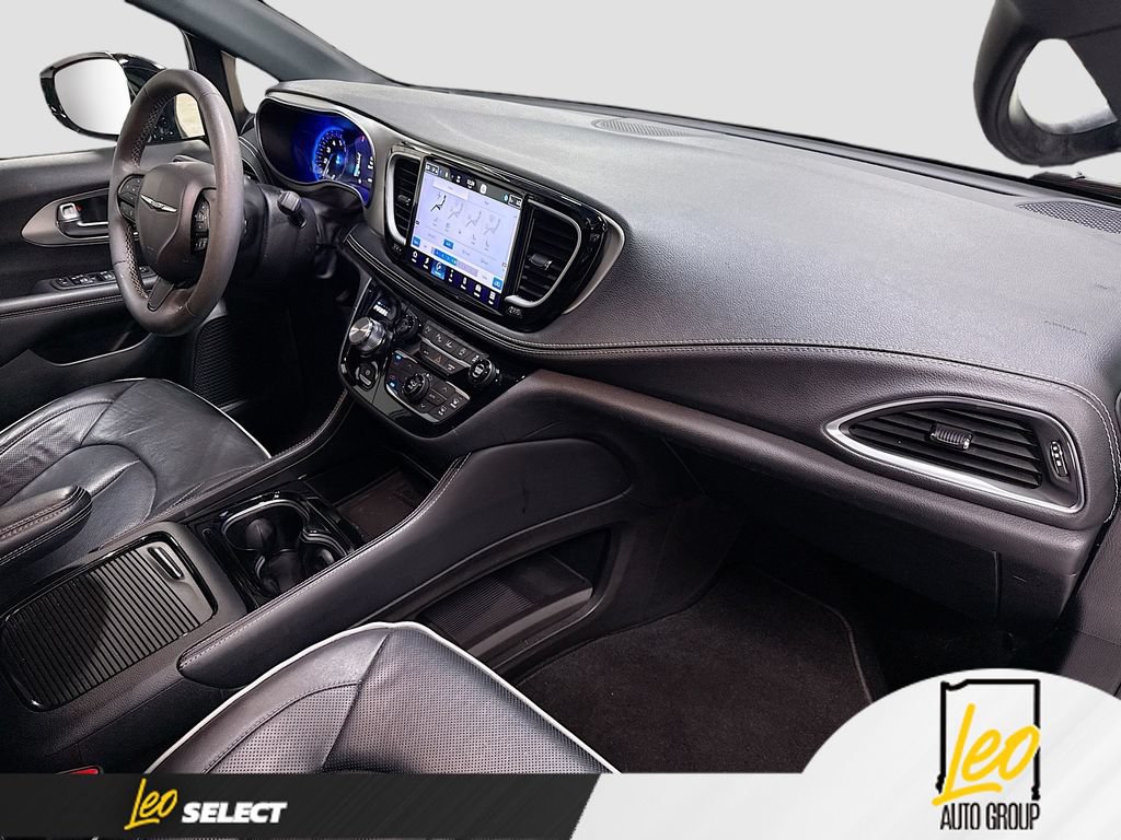 Used 2023 Chrysler Pacifica Limited w/ Uconnect Theater Family Group AWD/4WD image 35