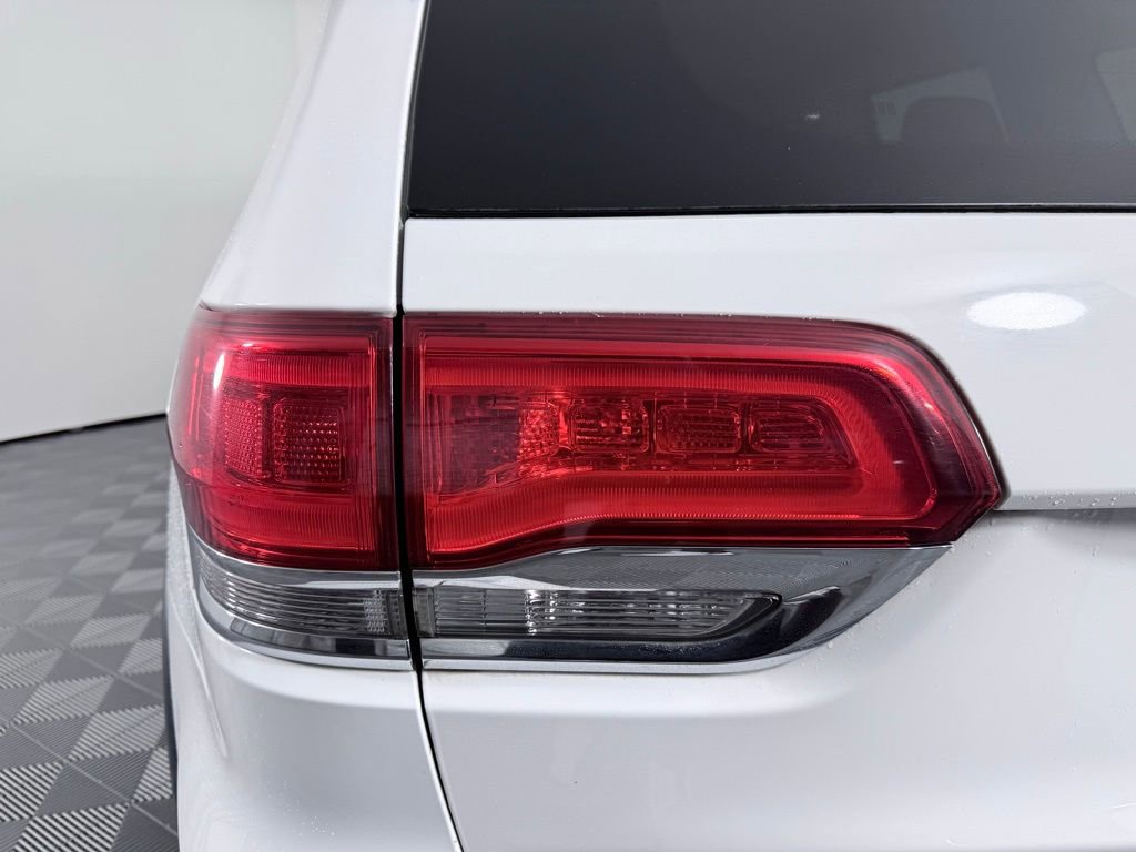 Used 2018 Jeep Grand Cherokee Laredo image 28