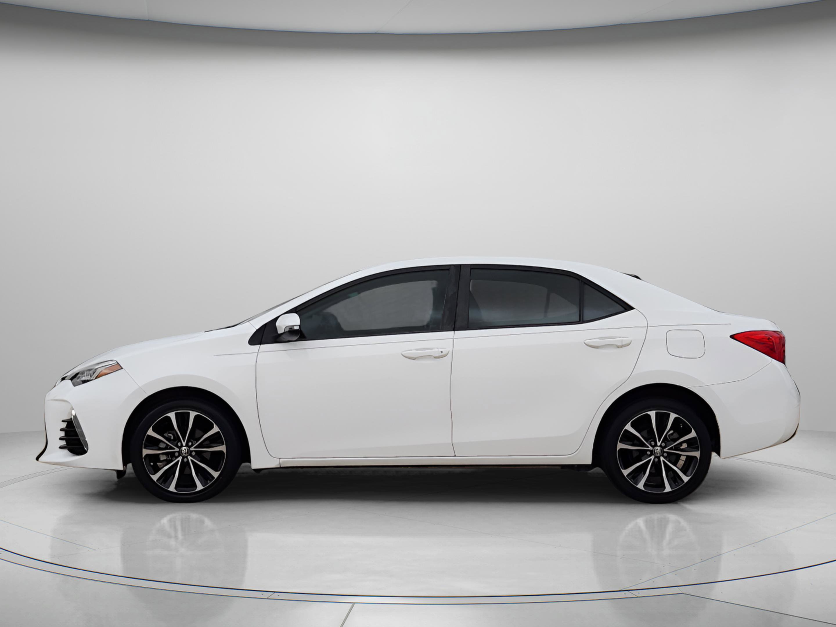 Used 2019 Toyota Corolla SE image 2
