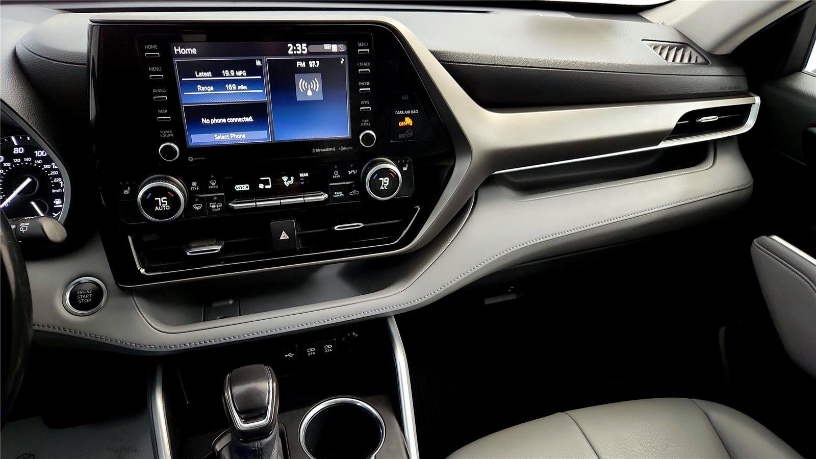 Certified 2020 Toyota Highlander XLE image 43