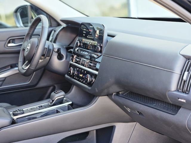 Certified 2025 Nissan Pathfinder SL image 13