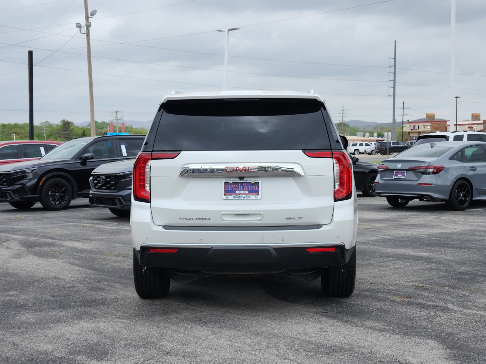 Used 2024 GMC Yukon SLT AWD/4WD image 8