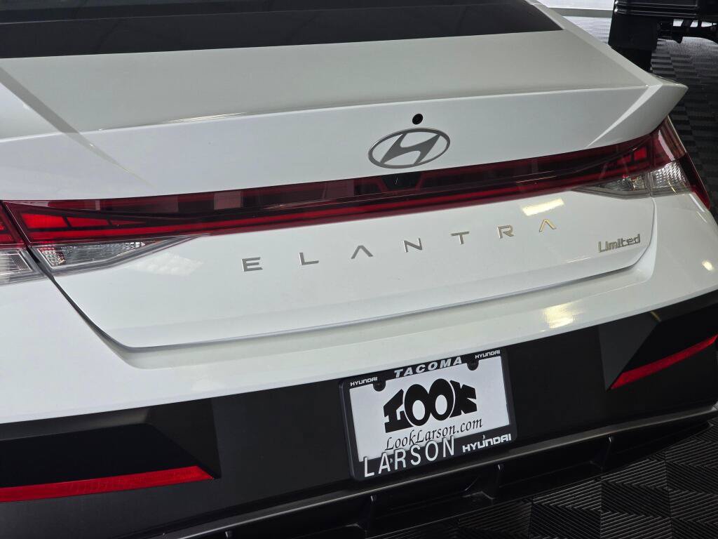 New 2026 Hyundai Elantra Limited FWD image 12