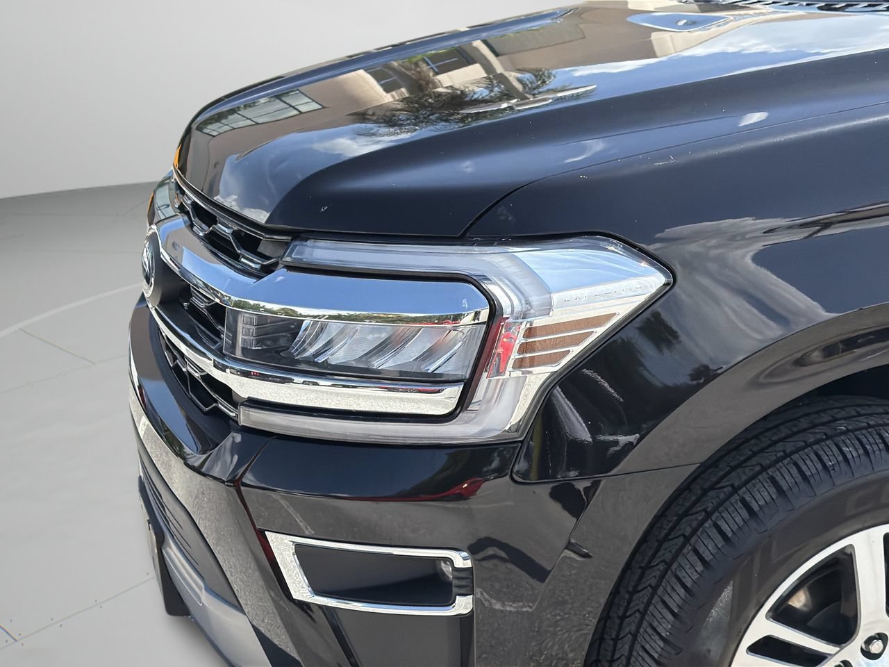 Certified 2024 Ford Expedition Limited AWD/4WD image 6