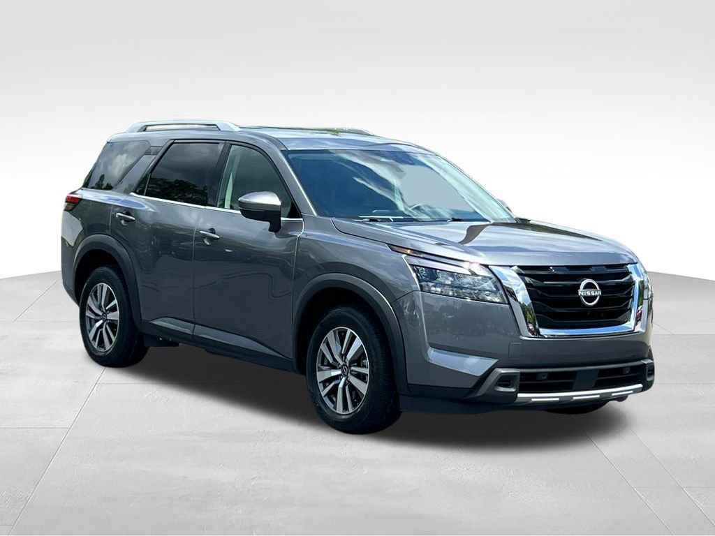 Used 2025 Nissan Pathfinder SL AWD/4WD image 3