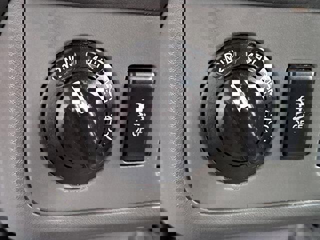 Used 2020 Nissan Frontier SV image 23