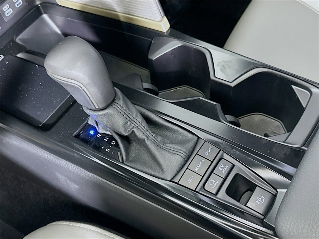Used 2025 Toyota Camry SE image 31