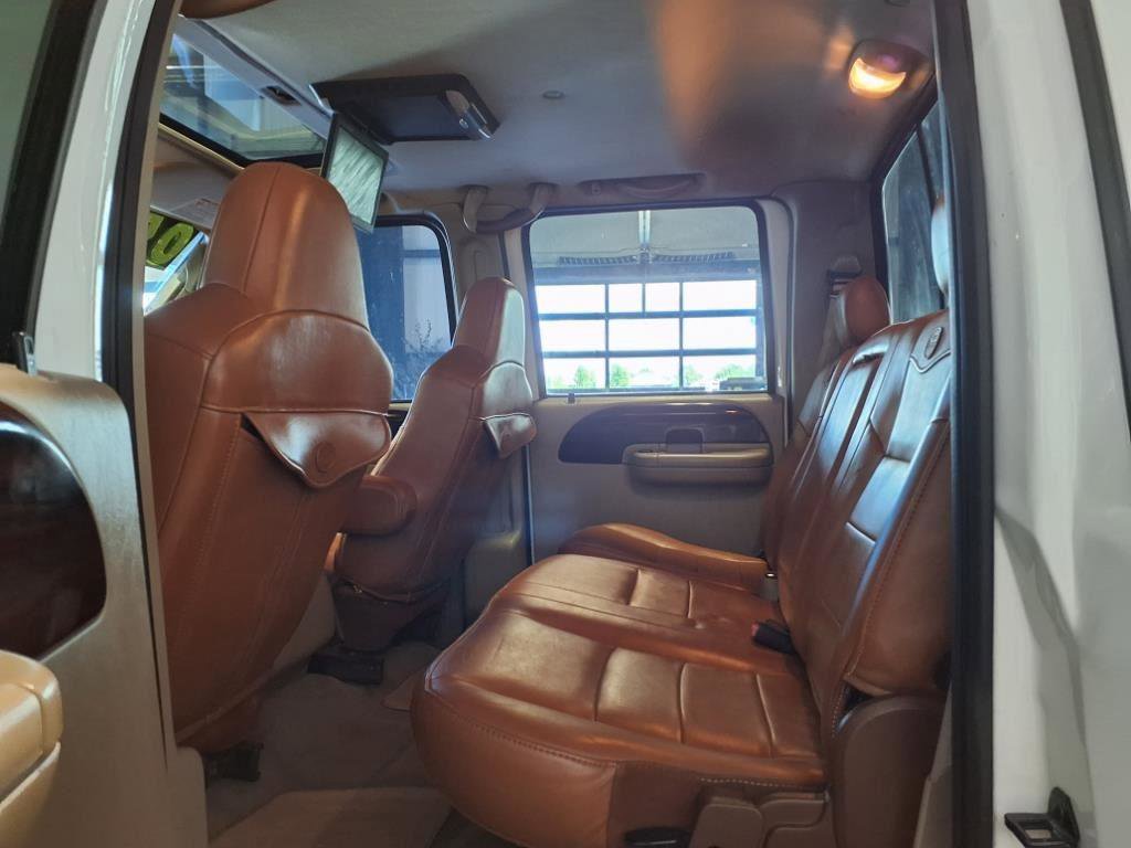 Used 2005 Ford F250 Lariat image 14