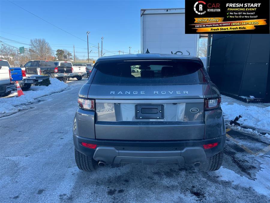 Used 2019 Land Rover Range Rover Evoque SE image 5