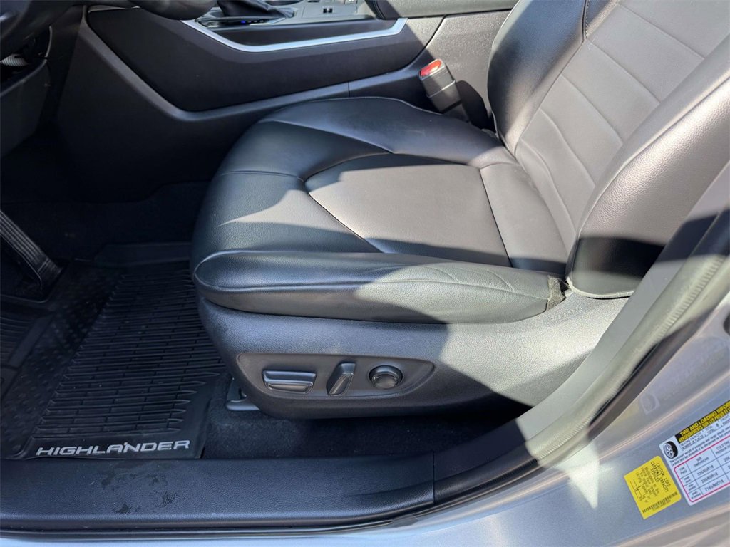 Certified 2021 Toyota Highlander XLE image 17