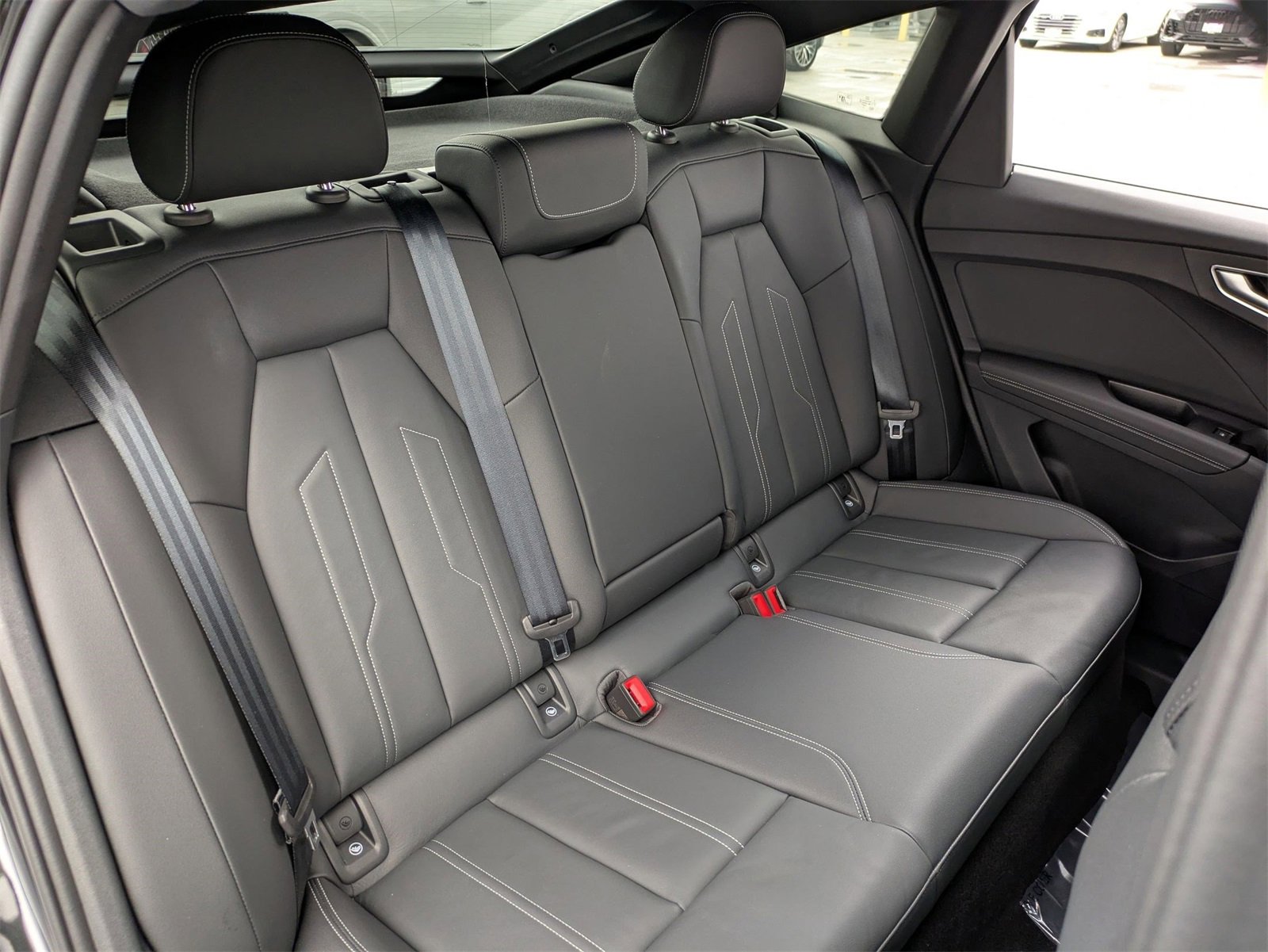 Used 2025 Audi Q4 e-tron Premium Plus w/ Premium Plus image 29