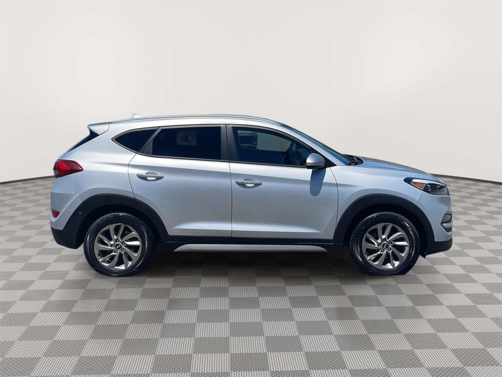 Used 2017 Hyundai Tucson SE Plus AWD/4WD image 4