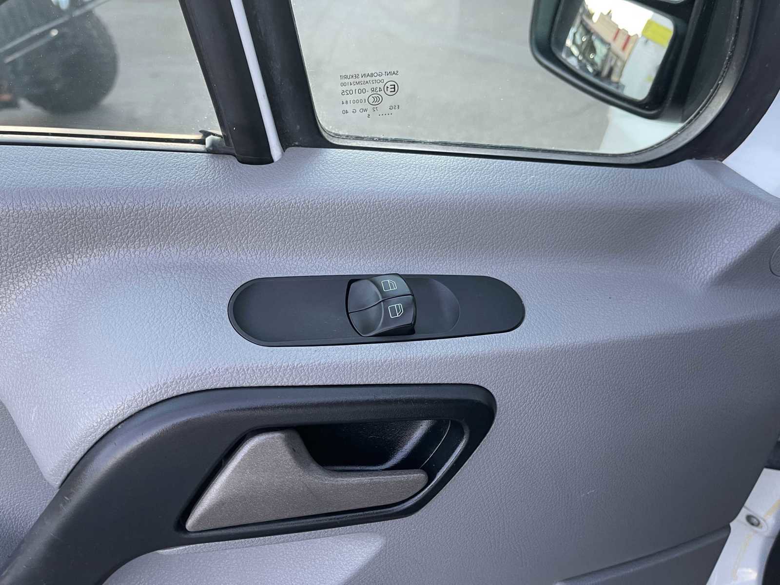 Used 2015 Freightliner Sprinter 2500 image 19