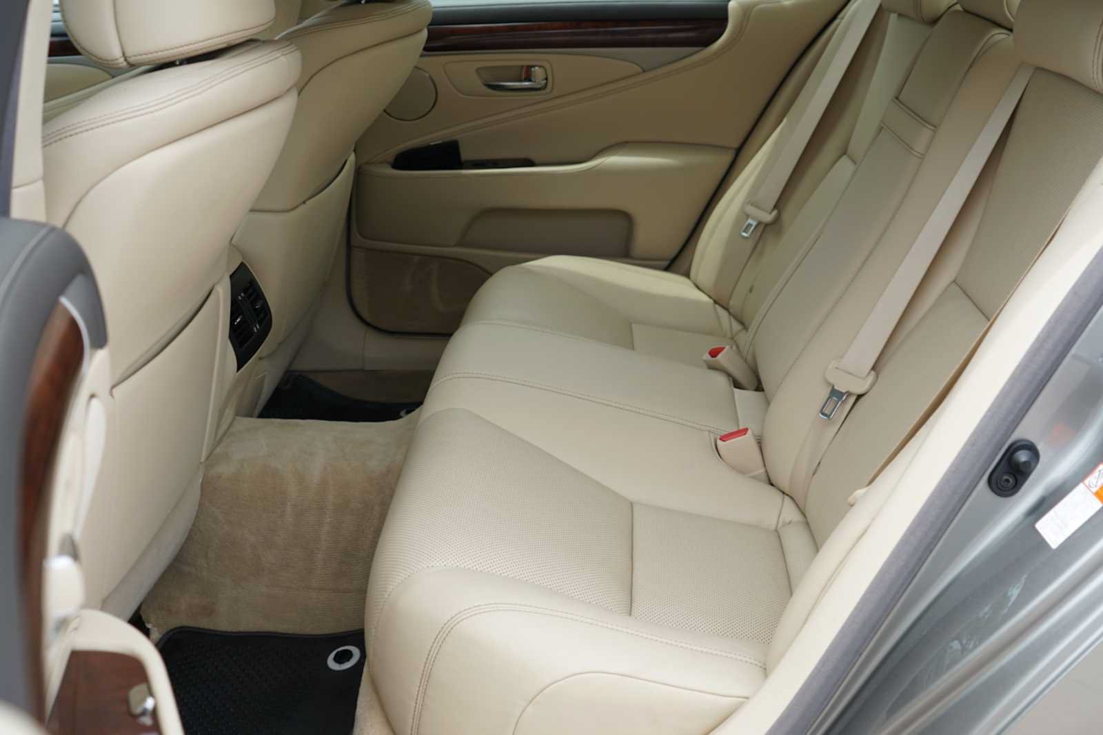 Used 2017 Lexus LS 460 w/ Comfort Package RWD image 20