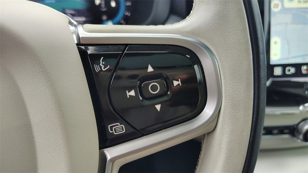 Certified 2023 Volvo XC60 B5 Core w/ Climate Package image 14