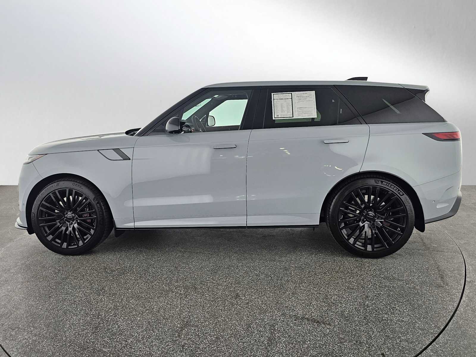 Used 2026 Land Rover Range Rover Sport SV AWD/4WD image 2