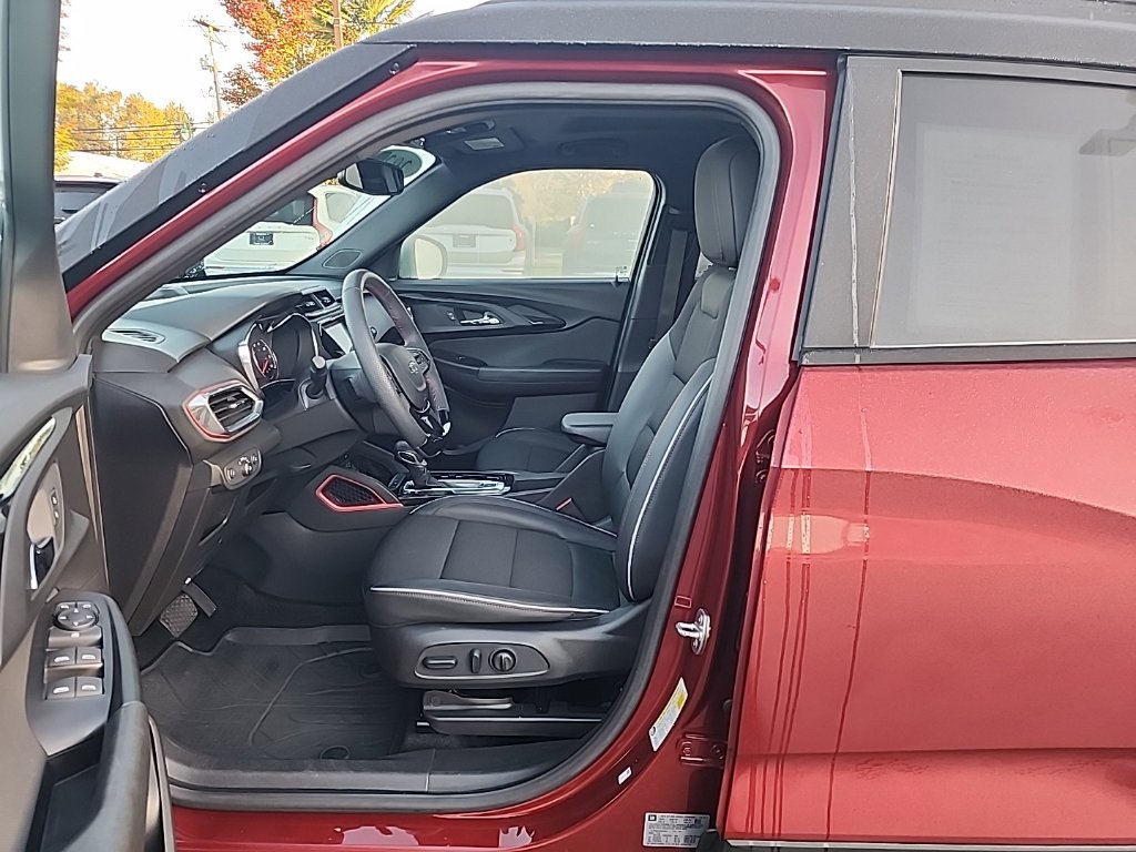 Used 2023 Chevrolet TrailBlazer RS w/ Sun and Liftgate Package AWD/4WD image 8